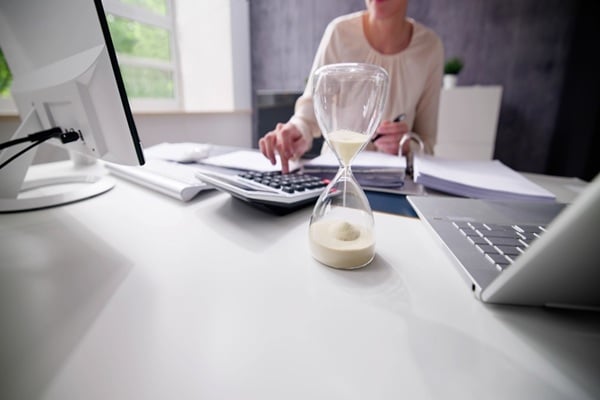Late,Invoice,And,Billing,Deadline,With,Hourglass,At,Desk